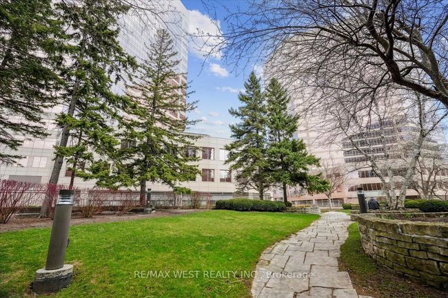 108 - 3 Duplex Ave, Condo with 3 bedrooms, 3 bathrooms and null parking in North York ON | Image 16