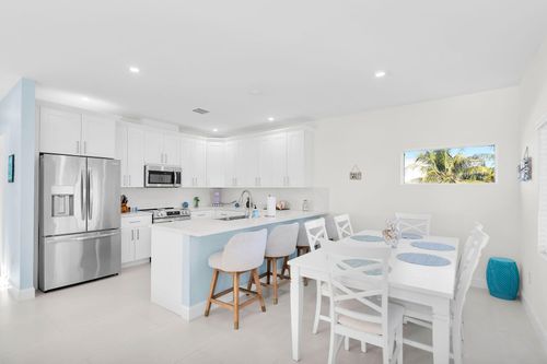 171 Garden St, Tavernier, FL, 33070-2768 | Card Image