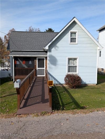 View of front facade featuring a front yard | Image 1