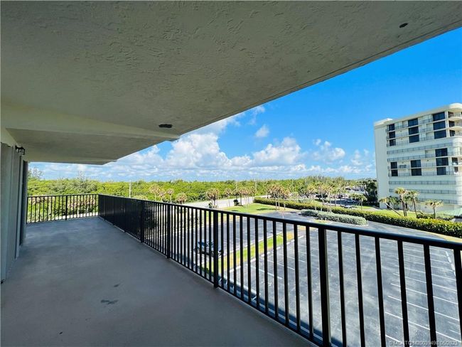 APT-401 - 10044 Ocean Dr, Condo with 3 bedrooms, 2 bathrooms and null parking in Jensen Beach FL | Image 32