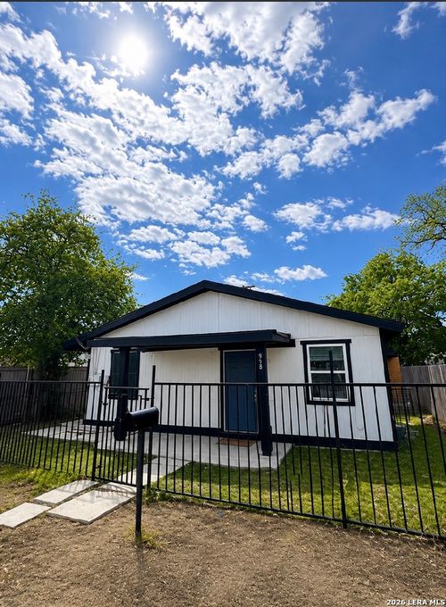 915 N San Marcos, San Antonio, TX, 78207-1846 | Card Image