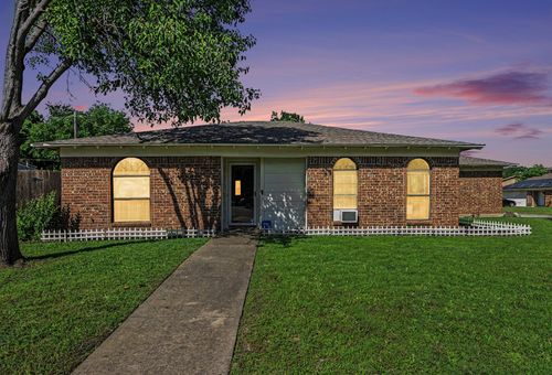 8553 James Ct, White Settlement, TX, 76108-2757 | Card Image