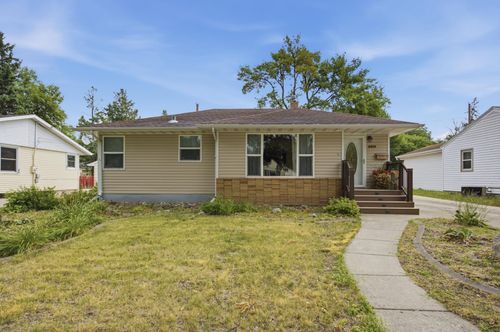 2013 7th St N, Fargo, ND, 58102-5003 | Card Image