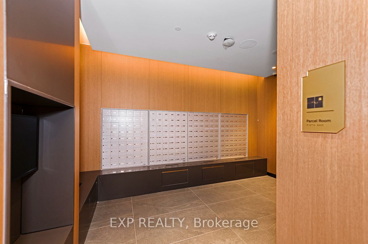 Residential Lease in Toronto W08 5