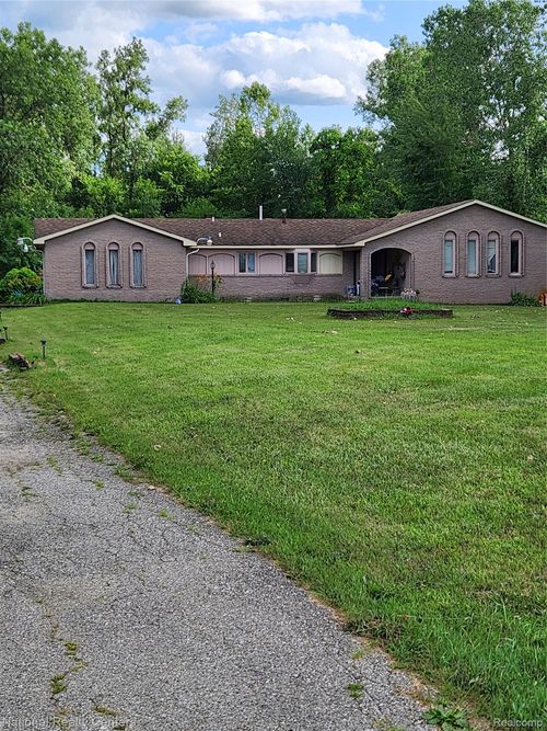8112 Willow Rd, Milan, MI, 48160-8837 | Card Image
