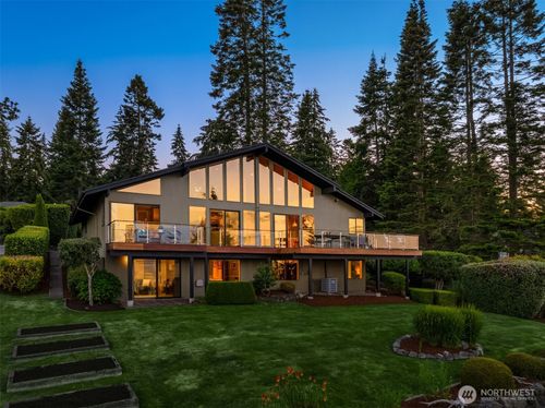 10793 Ne Bill Point Dr, Bainbridge Island, WA, 98110-3701 | Card Image