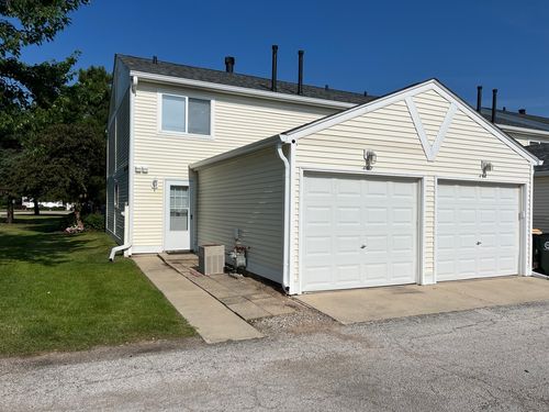 498 Meadow Green Ln, Round Lake Beach, IL, 60073-1343 | Card Image