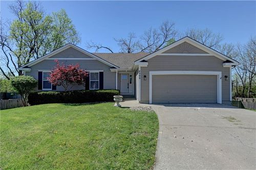 4300 Ne Blue Jay Circle, Lee's Summit, MO, 64064 | Card Image