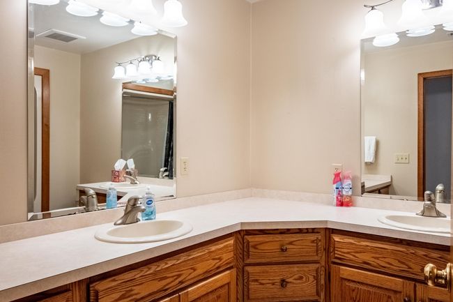 4352 Fenton Rd, House other with 4 bedrooms, 3 bathrooms and null parking in Hartland MI | Image 23