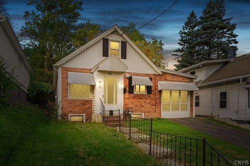208 Boston St, Syracuse, NY, 13206-2528 | Card Image