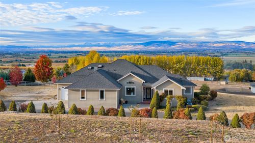 330 Edgemont Loop, Ellensburg, WA, 98926-5235 | Card Image