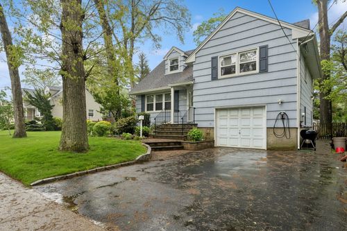 1836 Willis Ave, Merrick, NY, 11566-2924 | Card Image