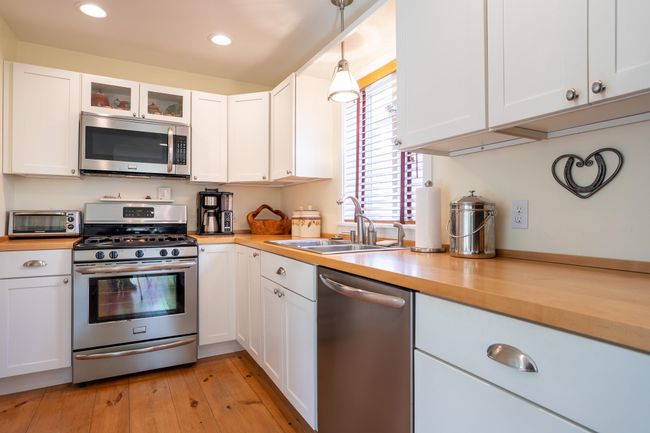 APT-4 - 774 Middle St, Condo with 2 bedrooms, 1 bathrooms and null parking in Portsmouth NH | Image 19