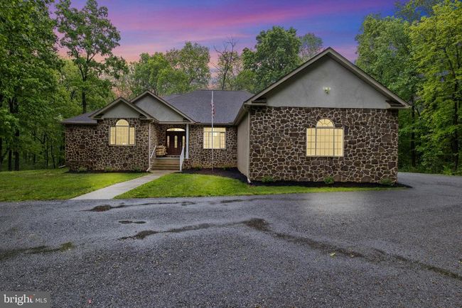 1982 Whyte Ln, House other with 3 bedrooms, 3 bathrooms and null parking in SPRING GROVE PA | Image 4