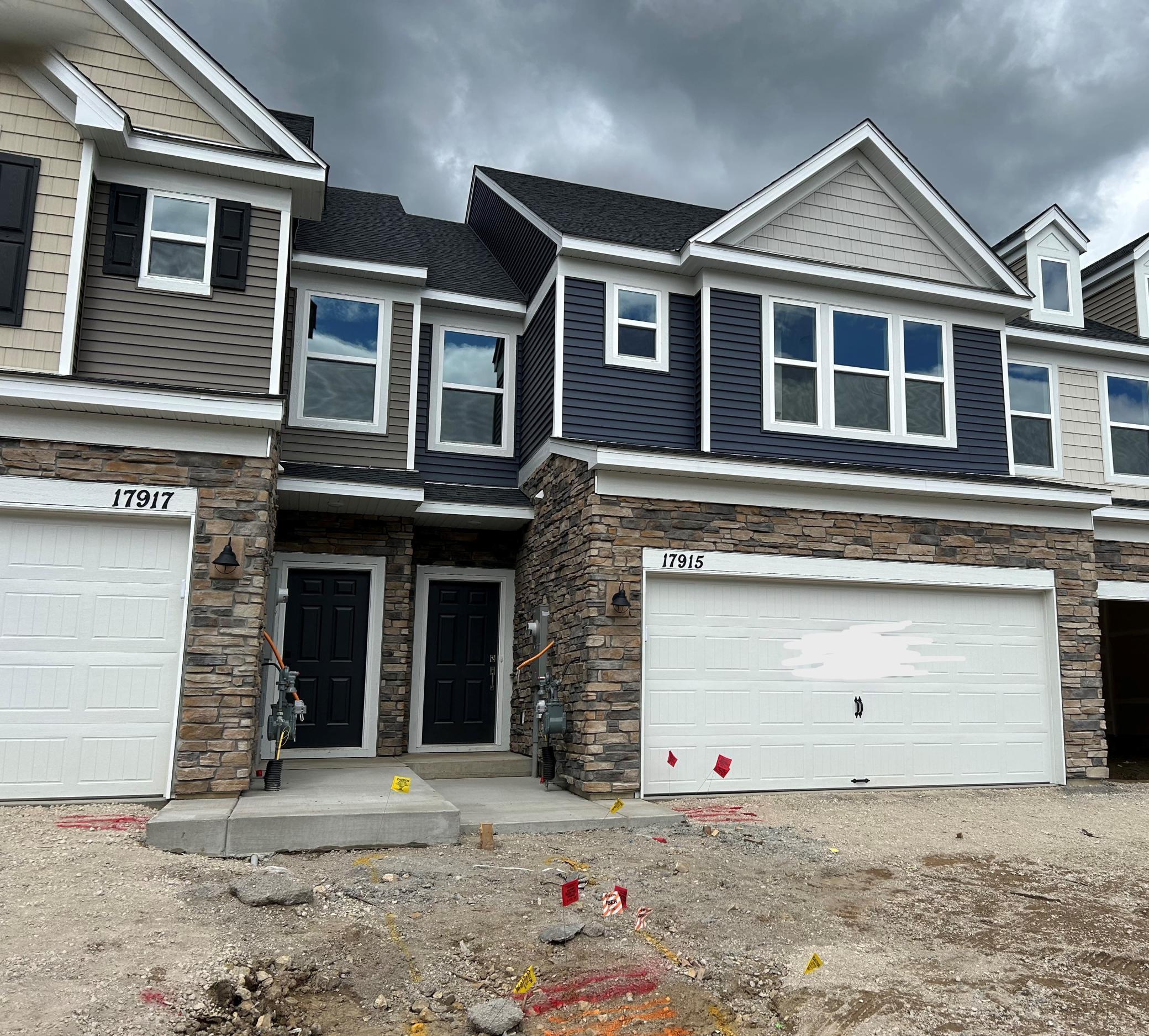 Giants Way, Lakeville, MN 55044