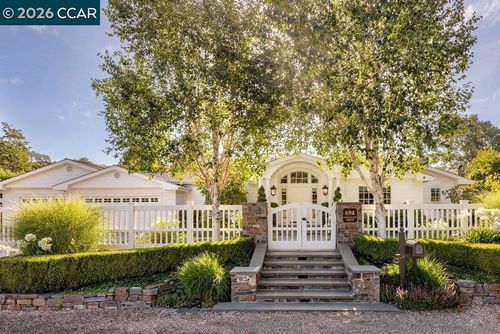 694 Los Palos Dr, Lafayette, CA, 94549-5357 | Card Image