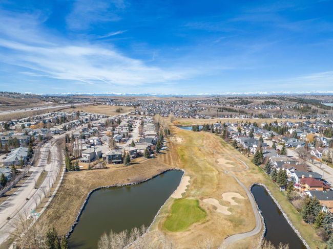 10979 Valley Ridge Drive Nw, Home with 3 bedrooms, 3 bathrooms and 4 parking in Calgary AB | Image 46