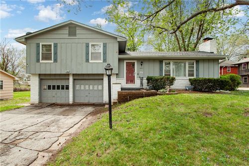 8917 E 58th St, Raytown, MO, 64133-3203 | Card Image
