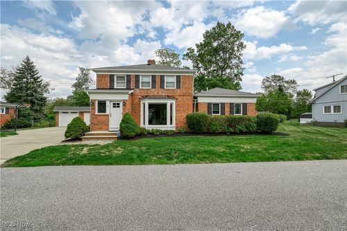 71 Luikart Dr, Euclid, OH, 44123-1131 | Card Image