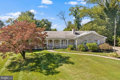 28 Wedge Dr, Trenton, NJ, 08610-5718 | Card Image