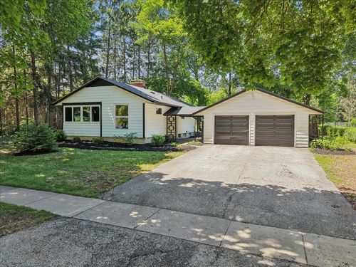 227 Woodland Rd, Libertyville, IL, 60048-1703 | Card Image