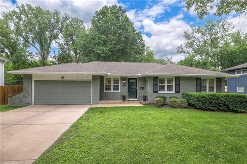 9711 Roe Ave, Overland Park, KS, 66207-3560 | Card Image