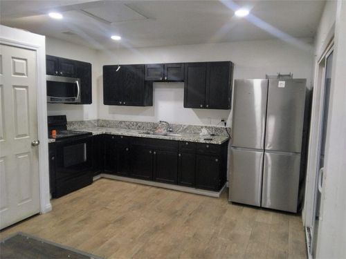 15561 El Cajon St, Sylmar, CA, 91342-3622 | Card Image