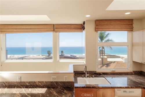 229 25th Pl, Manhattan Beach, CA, 90266-2103 | Card Image