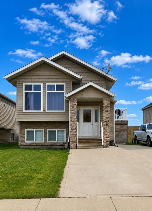 b-7022 90 St, Grande Prairie, AB, T8X0C1 | Card Image