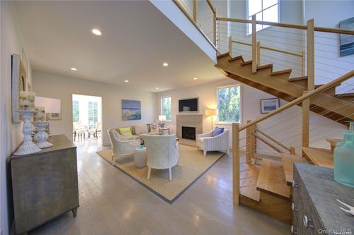 2 Crystal Mews Ln, East Hampton, NY, 11937 | Card Image