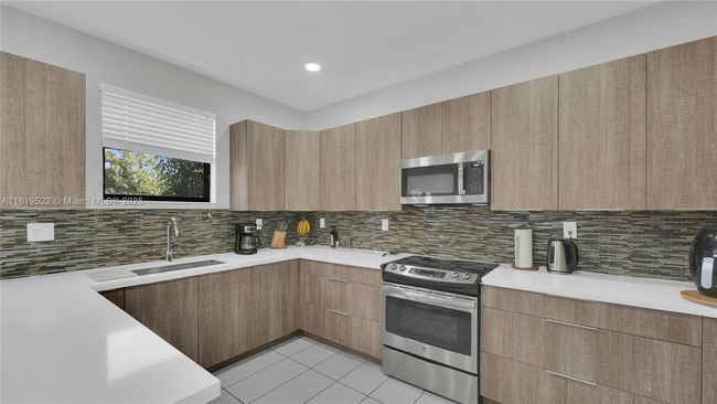 10380 Nw 88 Th Ter, Townhouse with 4 bedrooms, 3 bathrooms and null parking in Doral FL | Image 14