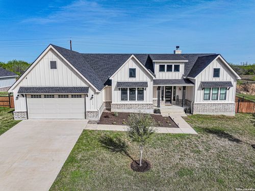 112 W Magnolia Cir, La Vernia, TX, 78121-0108 | Card Image