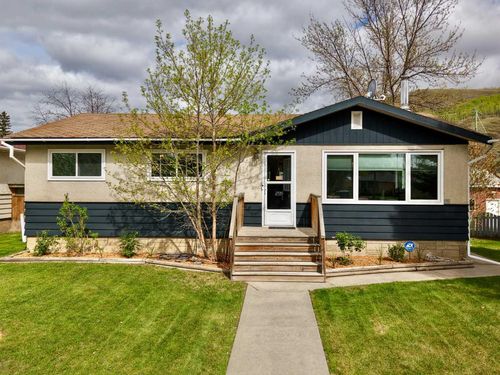 8515 97 Street, Peace River, AB, T8S1G4 | Card Image