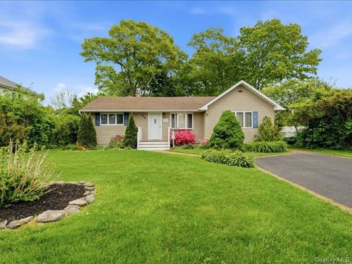 123 Meroke Lane, Islip, NY, 11730 | Card Image