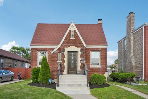 8641 Constance Ave, CHICAGO, IL, 60617-2716 | Card Image