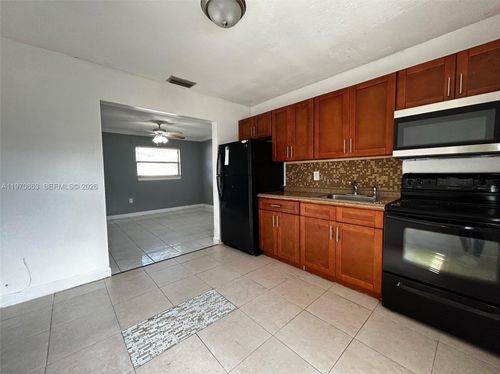 1-2401 Nw 15th St, Fort Lauderdale, FL, 33311-5113 | Card Image