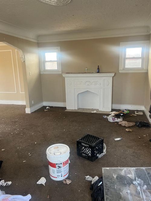 8833 Manor St, Detroit, MI, 48204-2630 | Card Image