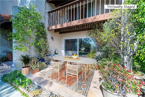 9512 Via Venezia, Burbank, CA, 91504 | Card Image