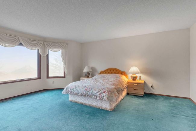 121 Patterson Mount Sw, House other with 5 bedrooms, 4 bathrooms and 4 parking in Calgary AB | Image 20