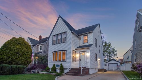 56 Liggett Rd, Valley Stream, NY, 11581-2140 | Card Image
