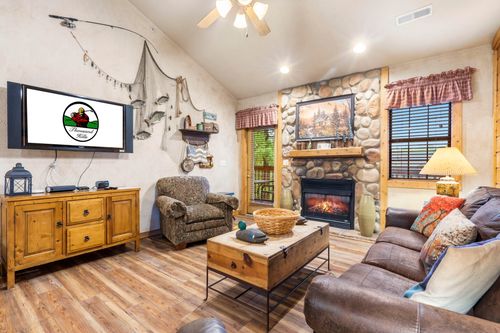 135 Rock Candy Ln, Branson, MO, 65616-8060 | Card Image