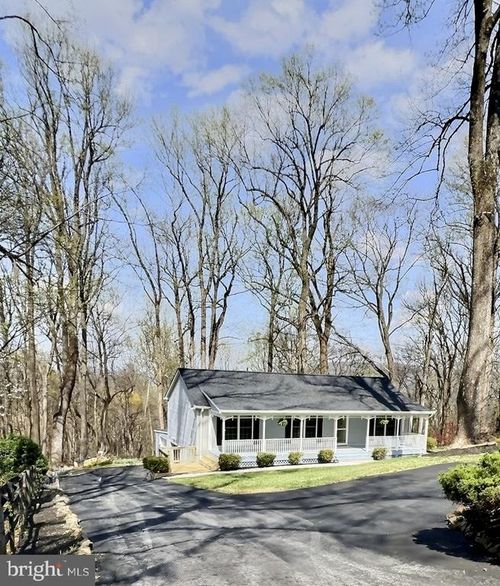 49 Pocahontas Rd, FRONT ROYAL, VA, 22630-5711 | Card Image