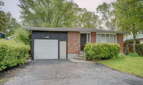 325 Dyson Rd, Pickering, ON, L1W2N1 | Card Image