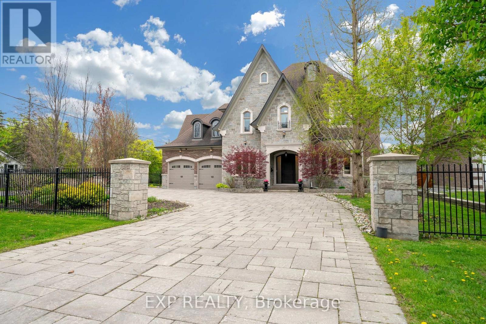 Residential in Richmond Hill (North Richvale) 2