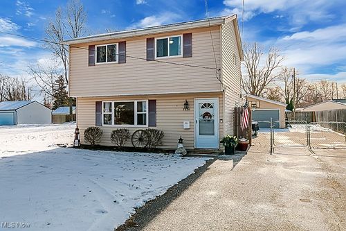 7634 Pinehurst Dr, Mentor-On-The-Lake, OH, 44060-3206 | Card Image