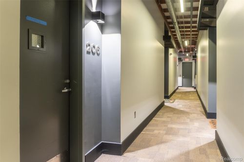 unit-206-100 N Center St, Royal Oak, MI, 48067-4820 | Card Image