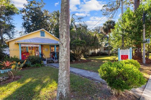 27 Calhoun St, Bluffton, SC, 29910-7013 | Card Image