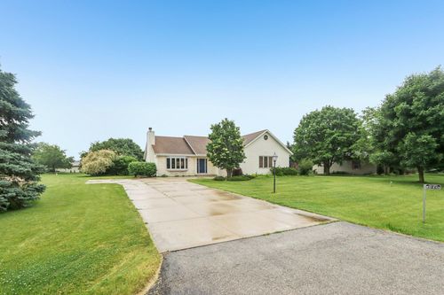 3097426 Northern Dancer Run, Hartland, WI, 53029-8431 | Card Image