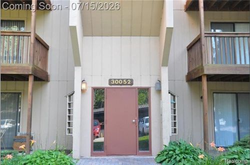 71-30052 W 12 Mile Rd, Farmington Hills, MI, 48334-3927 | Card Image