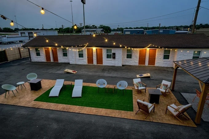 926 Oak St, Lincoln, NE 68521